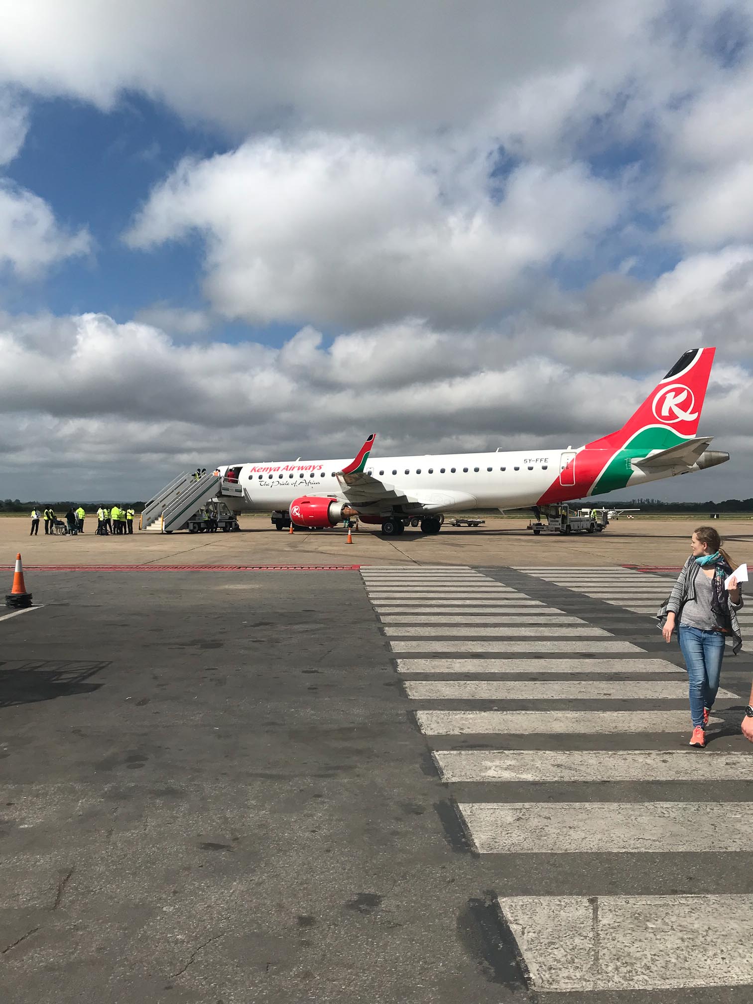 Unsere Reise begann am 22.04.2018. Von Köln aus ging es über Paris zunächst nach Nairobi. Von dort brachte uns Kenia Airways in einem weiteren rund dreistündigen Flug nach Lusaka, Sambia.